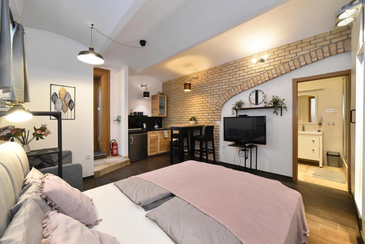Manuela Varsavska Studio Apartments ซาเกร็บ ภายนอก รูปภาพ