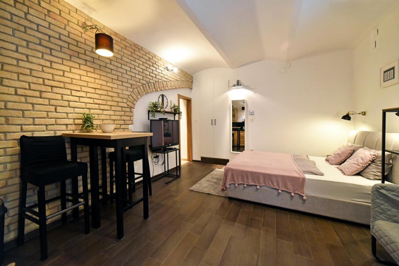 Manuela Varsavska Studio Apartments ซาเกร็บ ภายนอก รูปภาพ