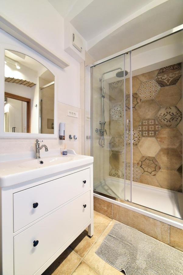 Manuela Varsavska Studio Apartments ซาเกร็บ ภายนอก รูปภาพ