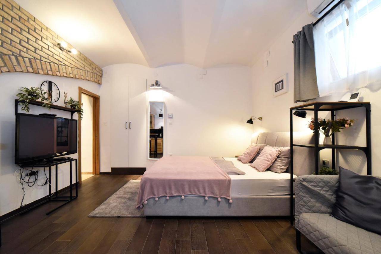 Manuela Varsavska Studio Apartments ซาเกร็บ ภายนอก รูปภาพ