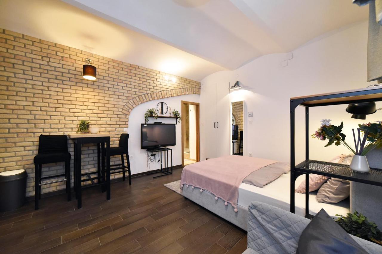 Manuela Varsavska Studio Apartments ซาเกร็บ ภายนอก รูปภาพ
