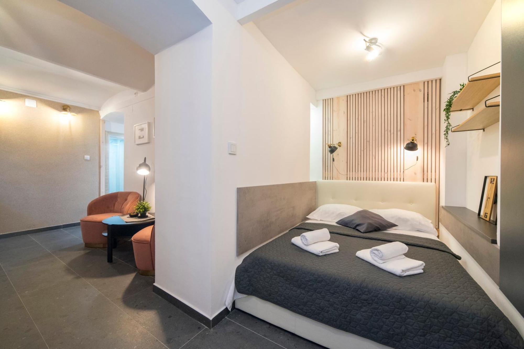Manuela Varsavska Studio Apartments ซาเกร็บ ภายนอก รูปภาพ