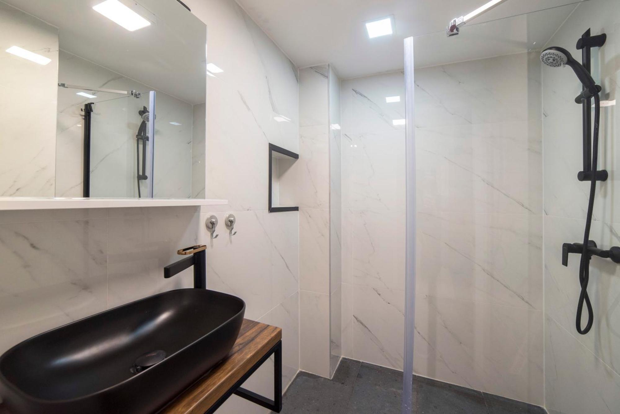 Manuela Varsavska Studio Apartments ซาเกร็บ ภายนอก รูปภาพ