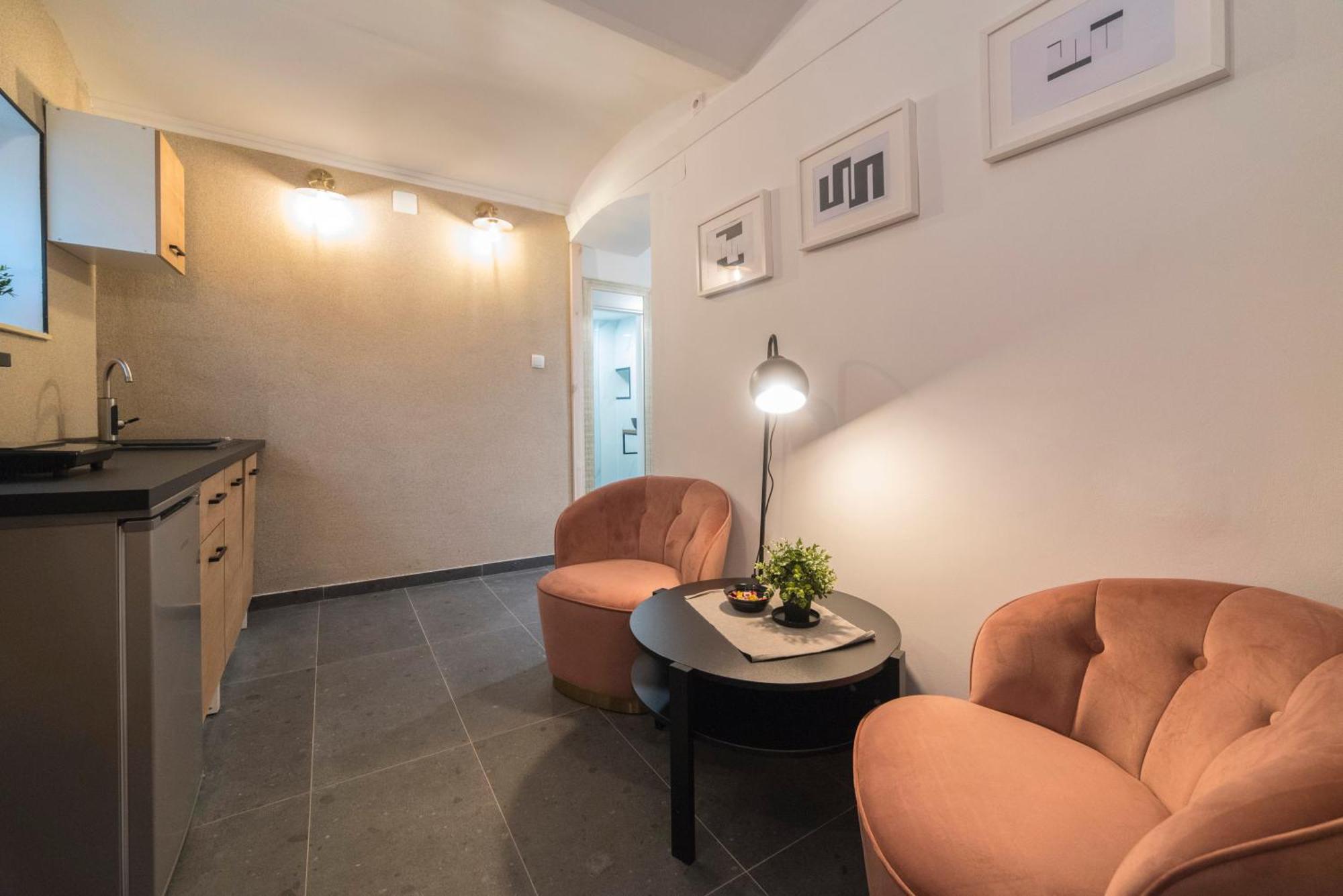 Manuela Varsavska Studio Apartments ซาเกร็บ ภายนอก รูปภาพ