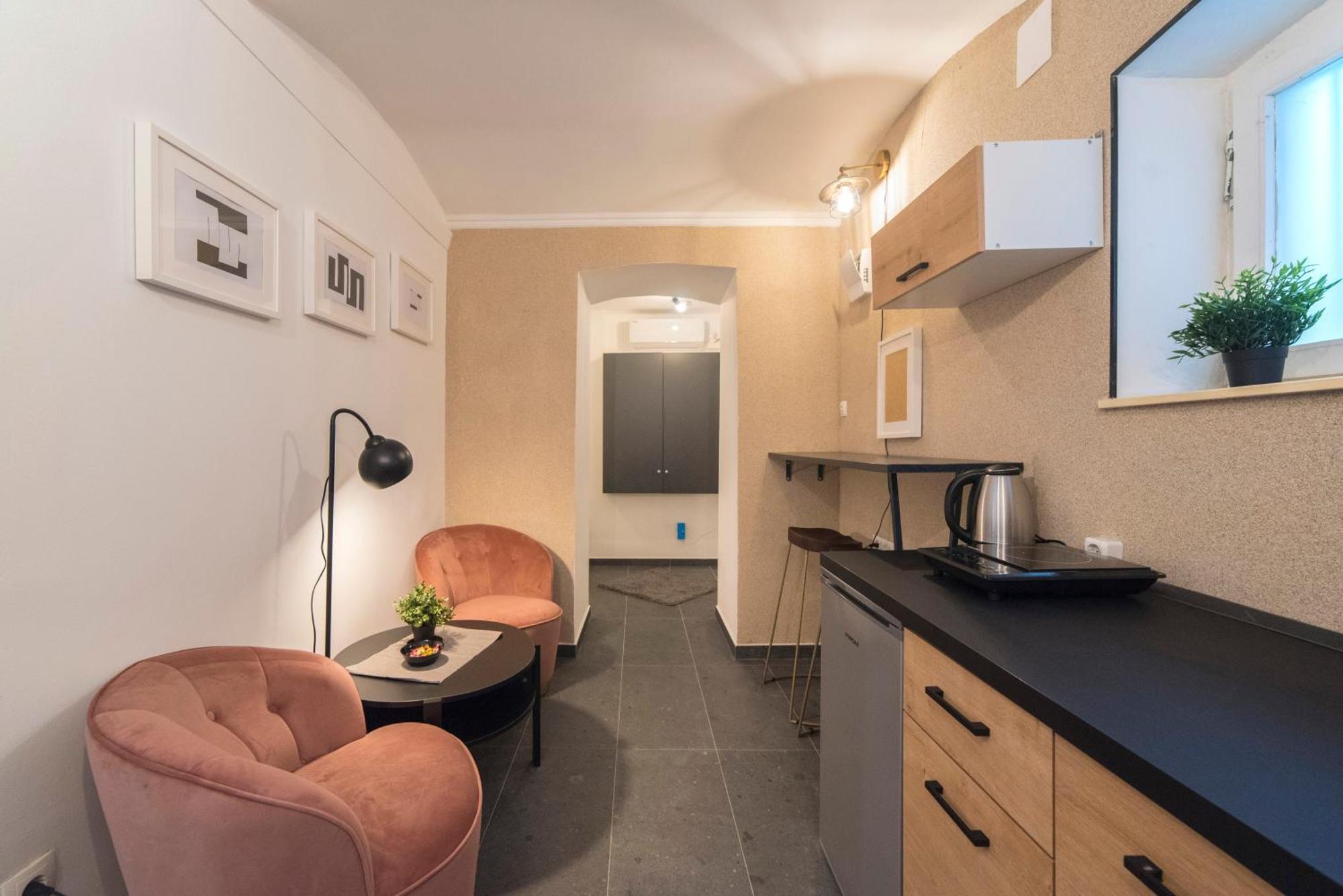 Manuela Varsavska Studio Apartments ซาเกร็บ ภายนอก รูปภาพ