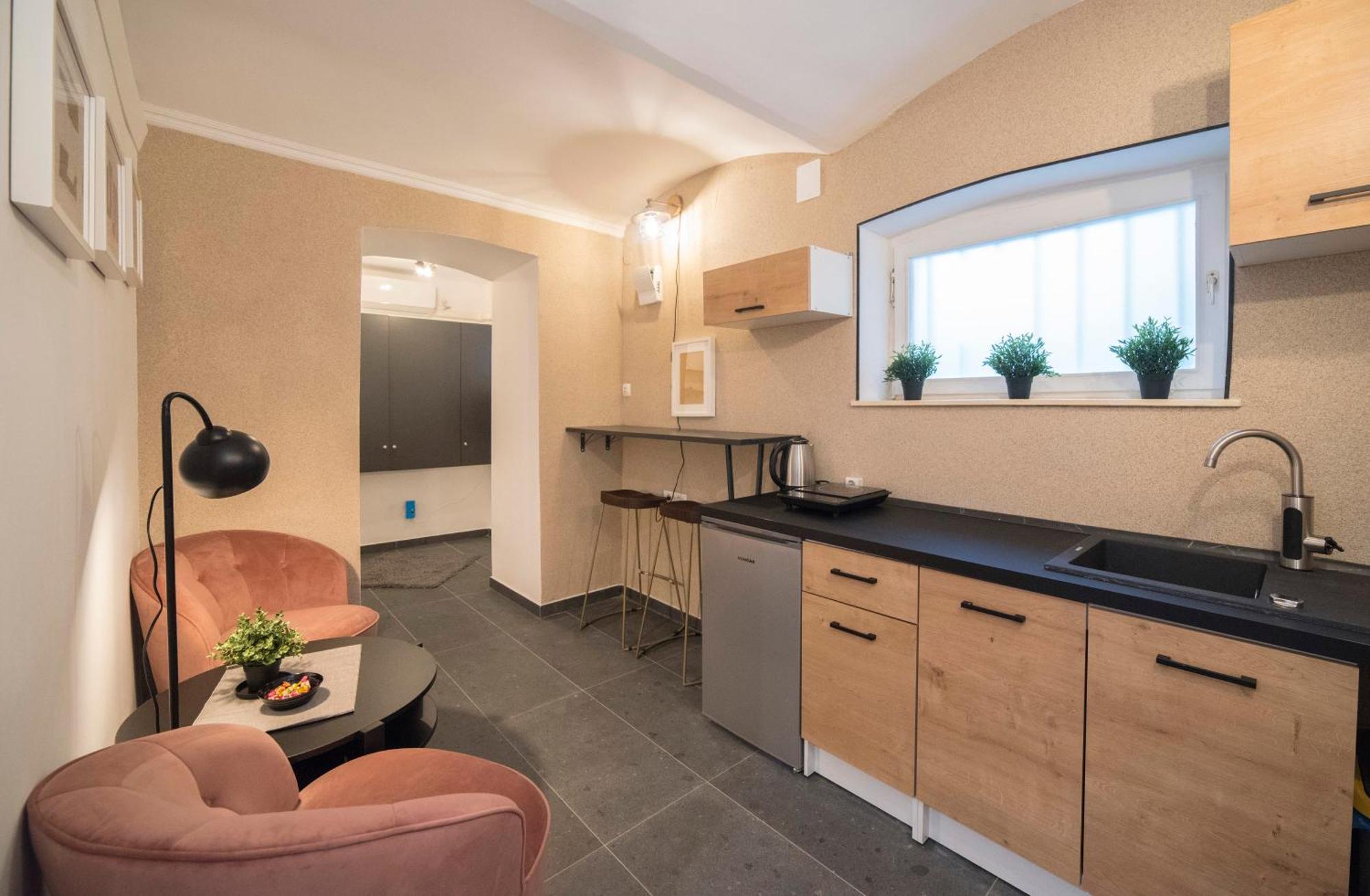 Manuela Varsavska Studio Apartments ซาเกร็บ ภายนอก รูปภาพ