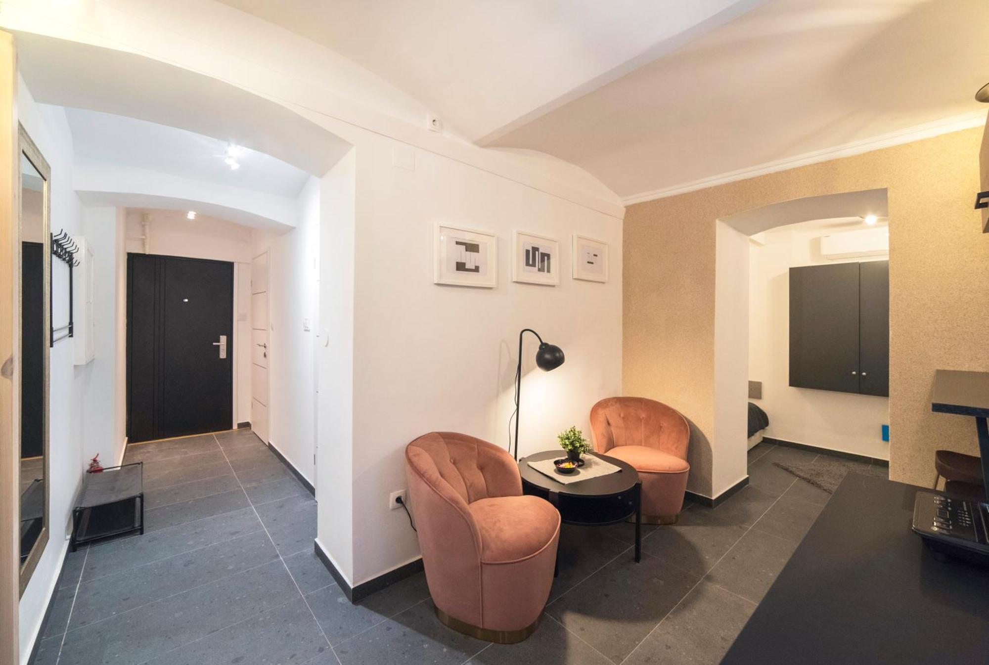 Manuela Varsavska Studio Apartments ซาเกร็บ ภายนอก รูปภาพ