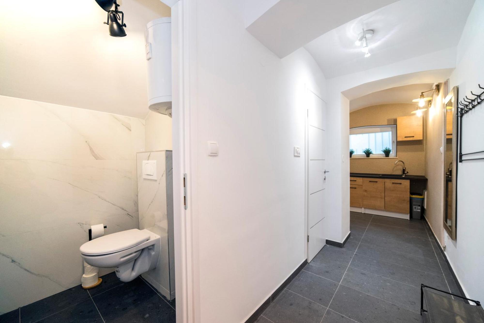 Manuela Varsavska Studio Apartments ซาเกร็บ ภายนอก รูปภาพ