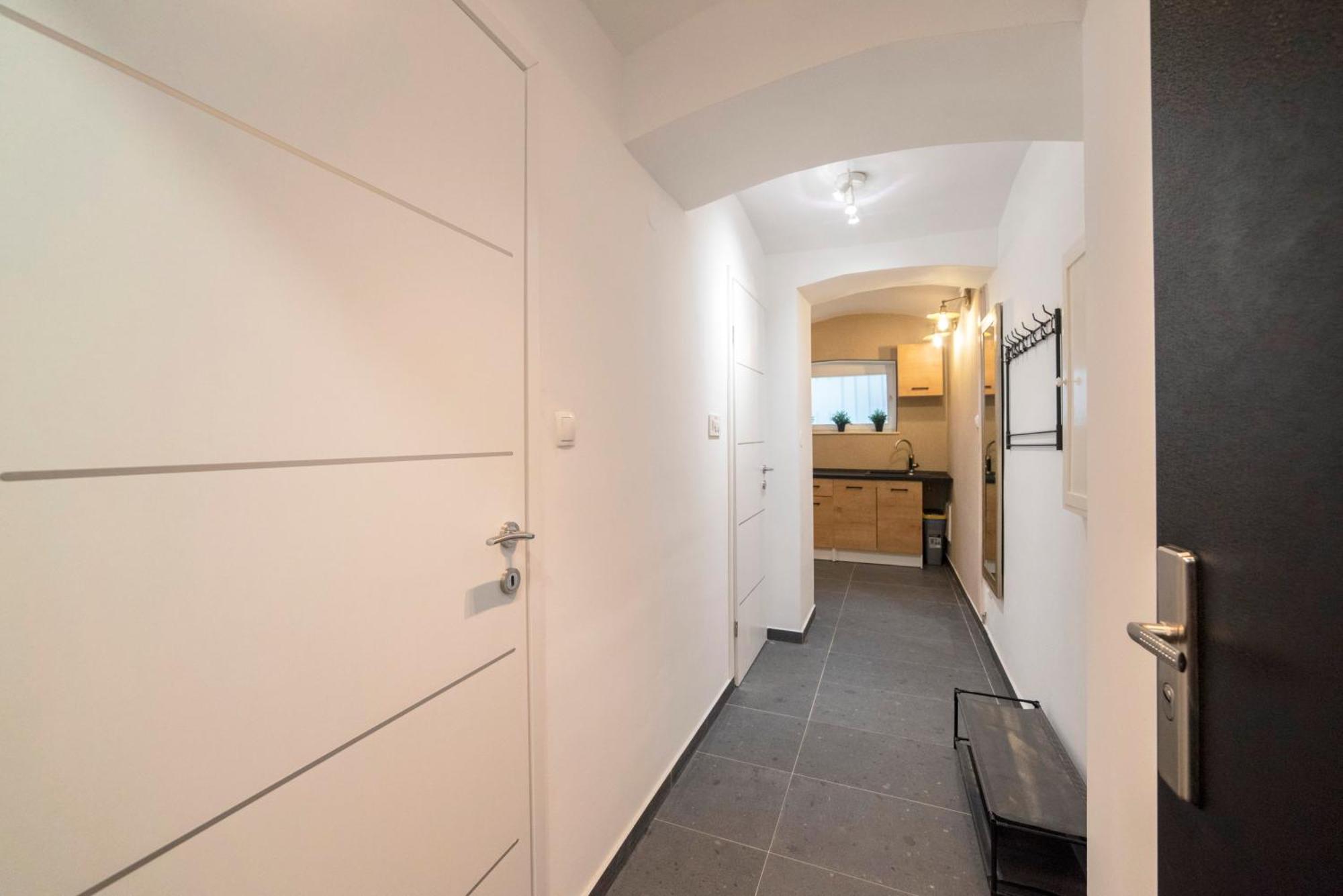 Manuela Varsavska Studio Apartments ซาเกร็บ ภายนอก รูปภาพ