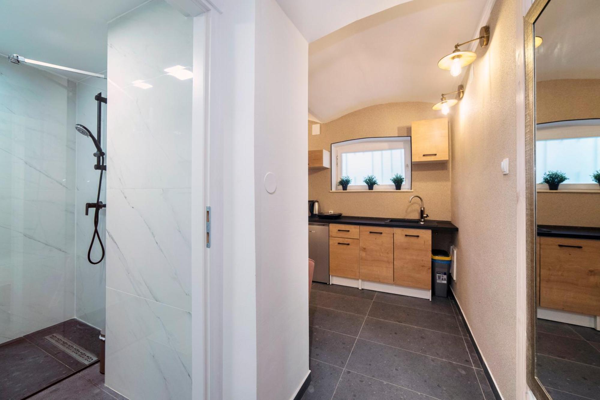 Manuela Varsavska Studio Apartments ซาเกร็บ ภายนอก รูปภาพ